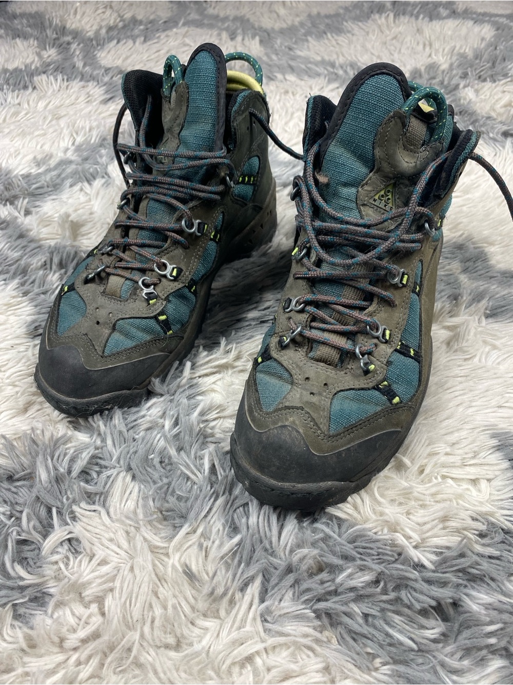 Nike ACG Hicking Boots Womens Size 9.5 Green Black